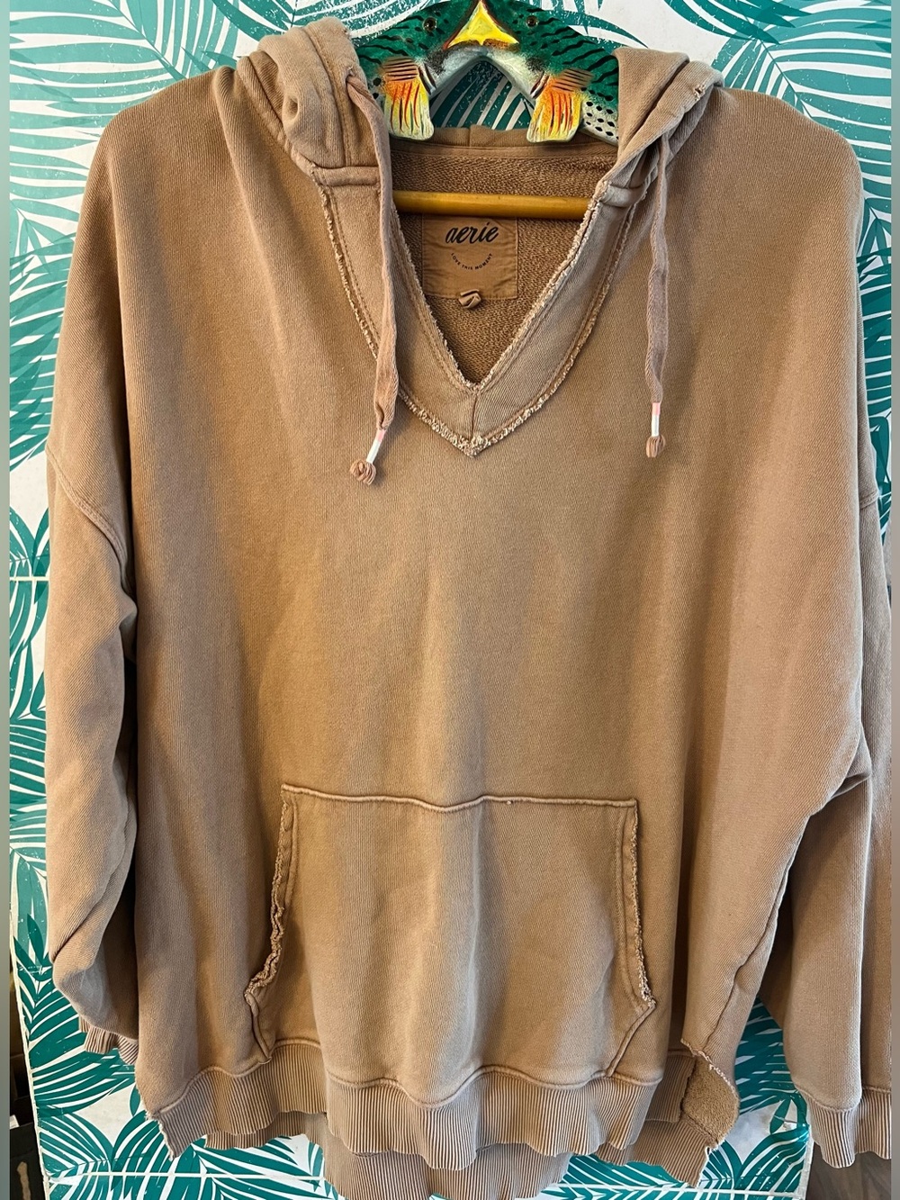 aerie oversized V‑Neck Hooded Pullover w/ distressed edges & front pocket tan M